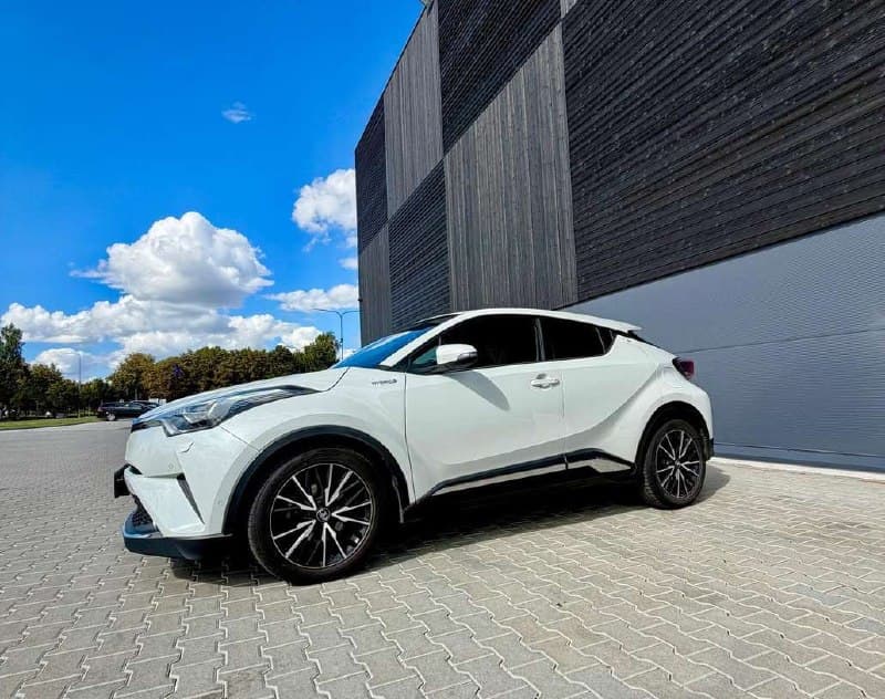Toyota C-HR Hybrid Luxury — фото 1